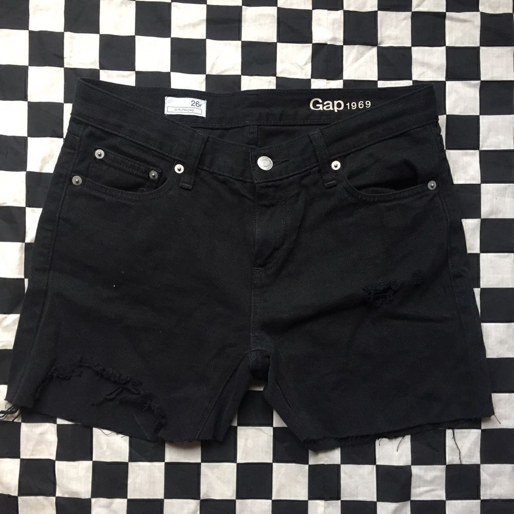 Distressed gap shorts   - Picture 3 of 7